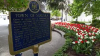 Luxury 1835 Cottage. Right in Historic Centre Near Shaw Theatre. Private Parking