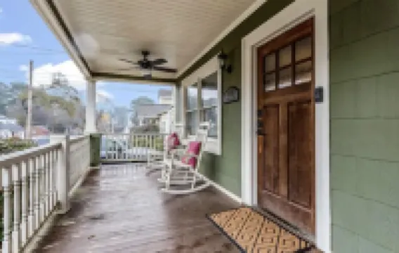Southern Comfort Bungalow 15 Mins to Downtown+ Parking