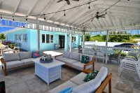 Private Oceanfront, Beach, Hottub and Dock, central location Hotels in Marsh Harbour