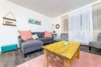 Lansing Layover #12| Project Runway