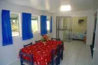 Muri Beach House - Right on the Beach Perfect for families