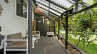 Tropical Garden Family Home - Sleeps 6 - Walk to Beach, BBQ, Hot Tub