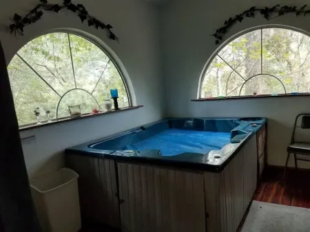 Ouachita Rose - Private Cabin with Hot Tub