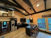 Cozy Timber Cabin 13 miles to Yellowstone National Park!