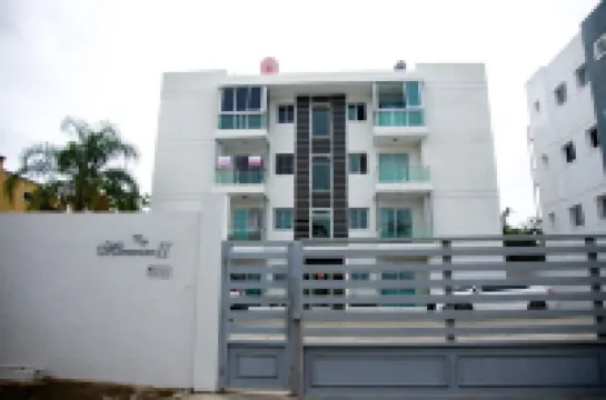 Modern penthouse at Miramar, private picuzzi, terrace and city view فنادق في 