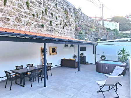 Duplex com Jacuzzi, Terraço, & Bbq. Vista Serra Отели рядом с достопримечательностью «Covão do Boi»