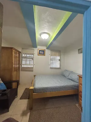 NIZA’S PLACE—Cozy Mountainside Villa with Ocean view.