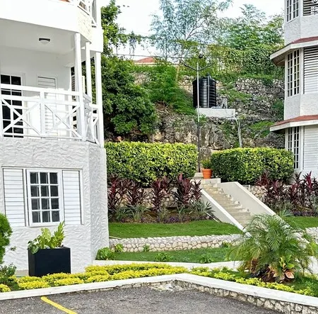 Falcon Oceanview Condo/Free Airport Transportation/Gated Complex/Security