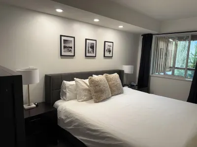 Spacious & Modern 700 sq ft 1BR in Whistler Village - Free parking & Large Patio