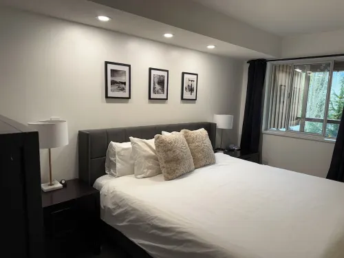 Spacious & Modern 700 sq ft 1BR in Whistler Village - Free parking & Large Patio