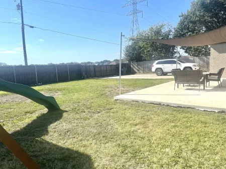 15 min to Downtown Dallas! 4BR Family Friendly Home Отели в г. Ланкастер