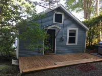 Charming Lake front Cottage w/dock close to Acadia National Park & Bar Harbor