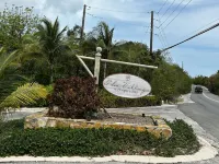 Beautiful, centrally located, short drive to beaches and stores. - Homestays