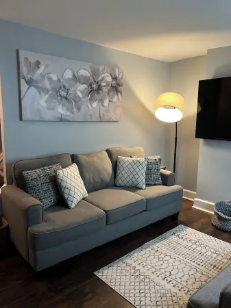 Cozy 2-bedroom in downtown Wilmington, perfect for work-related or leisure stay.