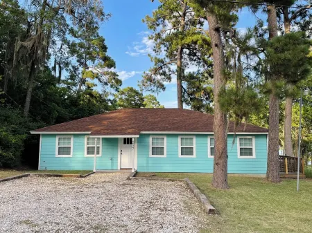 Under the Pines on Lake Livingston- BEAUTIFUL WATER VIEW!