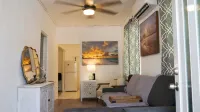 2 bedroom apartment 5 min walk to the beach!