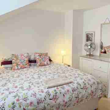 Beautiful Townhouse, 3DBr-sleeps 6 Adults. Special & Unique in Galway City! Rooms