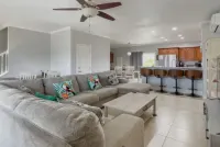 Migrate Beach Chalets #2, sleeps 7. N Palmetto Point. WiFi. AC. Pools. Paradise!