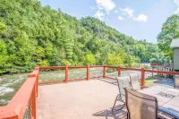 Riverfront Premium Cabin, 3 bed 3.5 bath, On the River, Sleep 10