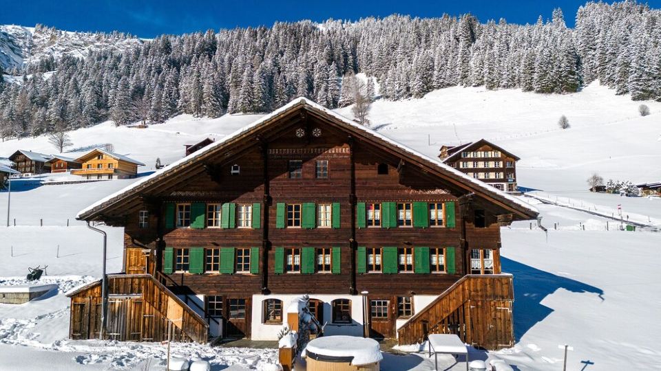Chalet Rösi | Holiday Apartment with Hot Tub in the Mountains