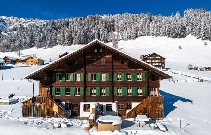 Chalet Rösi | Holiday Apartment with Hot Tub in the Mountains