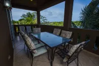 Sunrise Harbor, Roatan's Premier Vacation Retreat