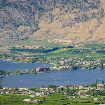 Mountain view, beautiful walk out suite overlooking a park and creek. 3bedrooms.