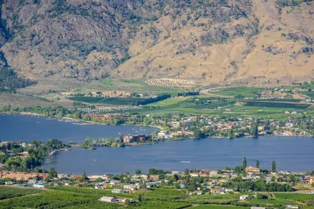 Mountain view, beautiful walk out suite overlooking a park and creek. 3bedrooms.