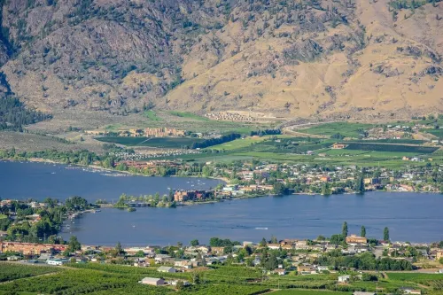 Mountain view, beautiful walk out suite overlooking a park and creek. 3bedrooms.