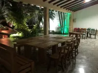 Beautiful big house, near restaurants, unicentro, jardín plaza and more.