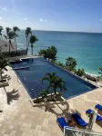 The Cliff Luxury Condo, Oceanfront, infinity pool 3 Shades of blue!