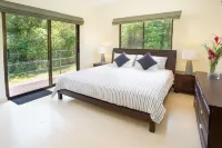 Villa Mariposa - Peaceful and relaxing w/ocean view & WiFi
