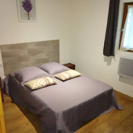 Cottage at the foot of the Luberon + Garden and private swimming pool
