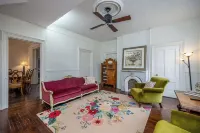 La Victoria 5-bedroom estate in the heart of Warwick, an Hour away from NYC Hotels in Warwick