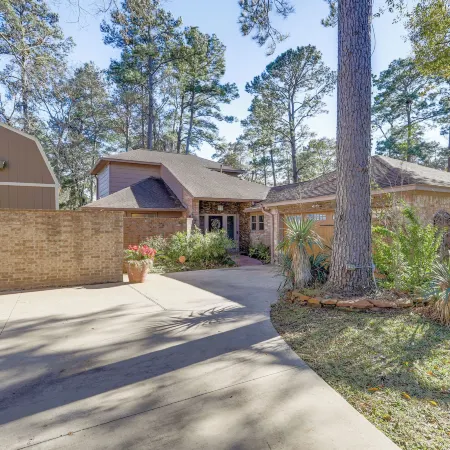 Dog-Friendly Cypress Vacation Rental w/ Lanai!