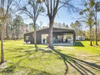 Porch with Swing and Kayaks Rural Mississippi Retreat Hotels in Latimer