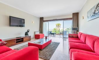 3 Bedroom Villa, Sleeps 6, with Pool, Air Con, WiFi & Walk to Shops