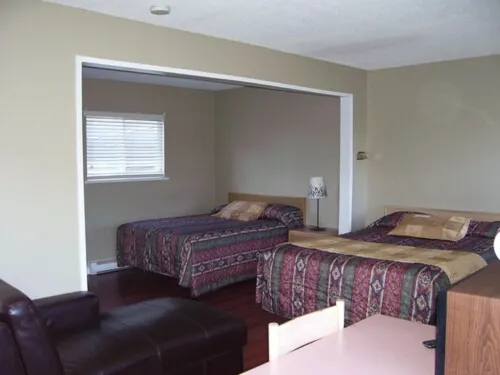 海灘樹林汽車旅館