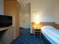Hotel am Schlosspark , Wiesbaden Hotels near Biebrich