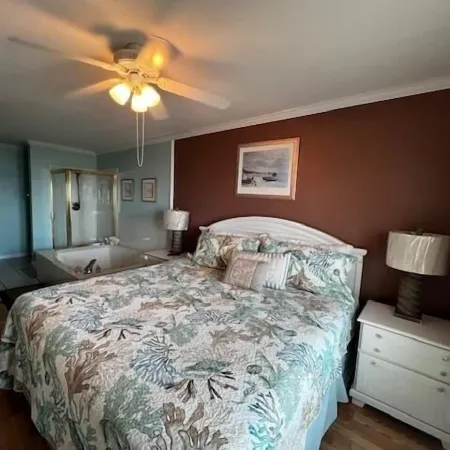 Boston Commons 101 3 Bedroom Condo by RedAwning