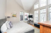 Slopeside Paradise Penthouse at Lift 7, Views, Fireplace, Deck, Hot Tub Condo Hotels in Telluride