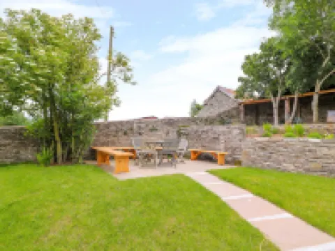 The Old Farmhouse, Upper Pitts