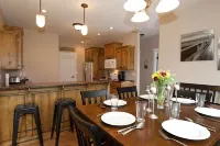 Teton Harmony by Kabino Hot Tub Pool Table Fire Pit Mtn Views 2 Levels 2 Living Rooms WiFi Grill - Boutique