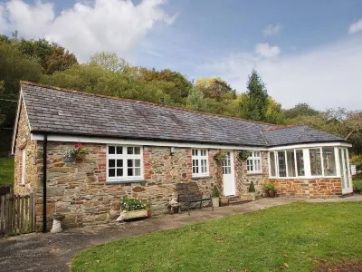Dairy Cottage Hotels near Lanhydrock House and Garden