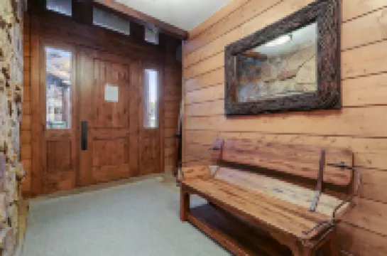 놀라운 이그제큐티브 프라이빗 애완동물 친화적인 집 - LR902 레드어닝 제공