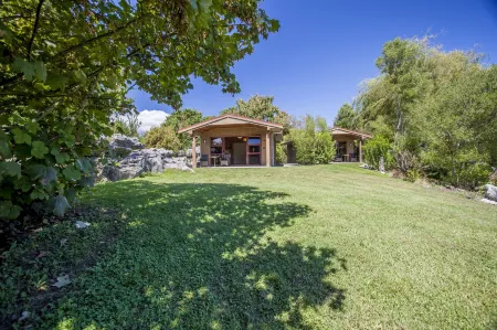 The Rocks Chalets Отели в г. Похара