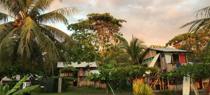 Miguel Surf Camp โรงแรมในเกโปส