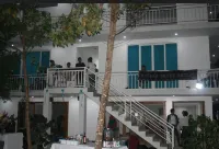 Zoila's Suite Escape - parking