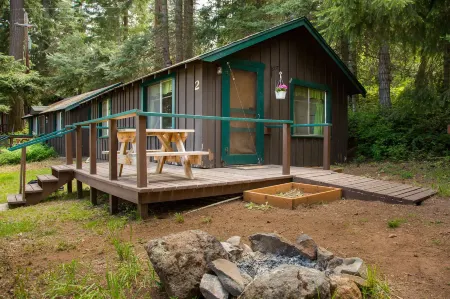 Crater Lake Gateway-Rocky Point Resort Отели рядом с достопримечательностью «Train Mountain Railroad Museum»