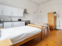 Westbourne Place Rooms - by Clifton Short Lets Hotels near كليفتون